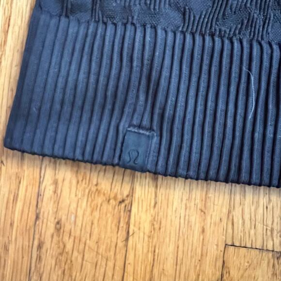 Lululemon Shirt Womens XS 2-4 Floral Textured Rest Less Long Sleeve Top Black - Picture 5 of 7